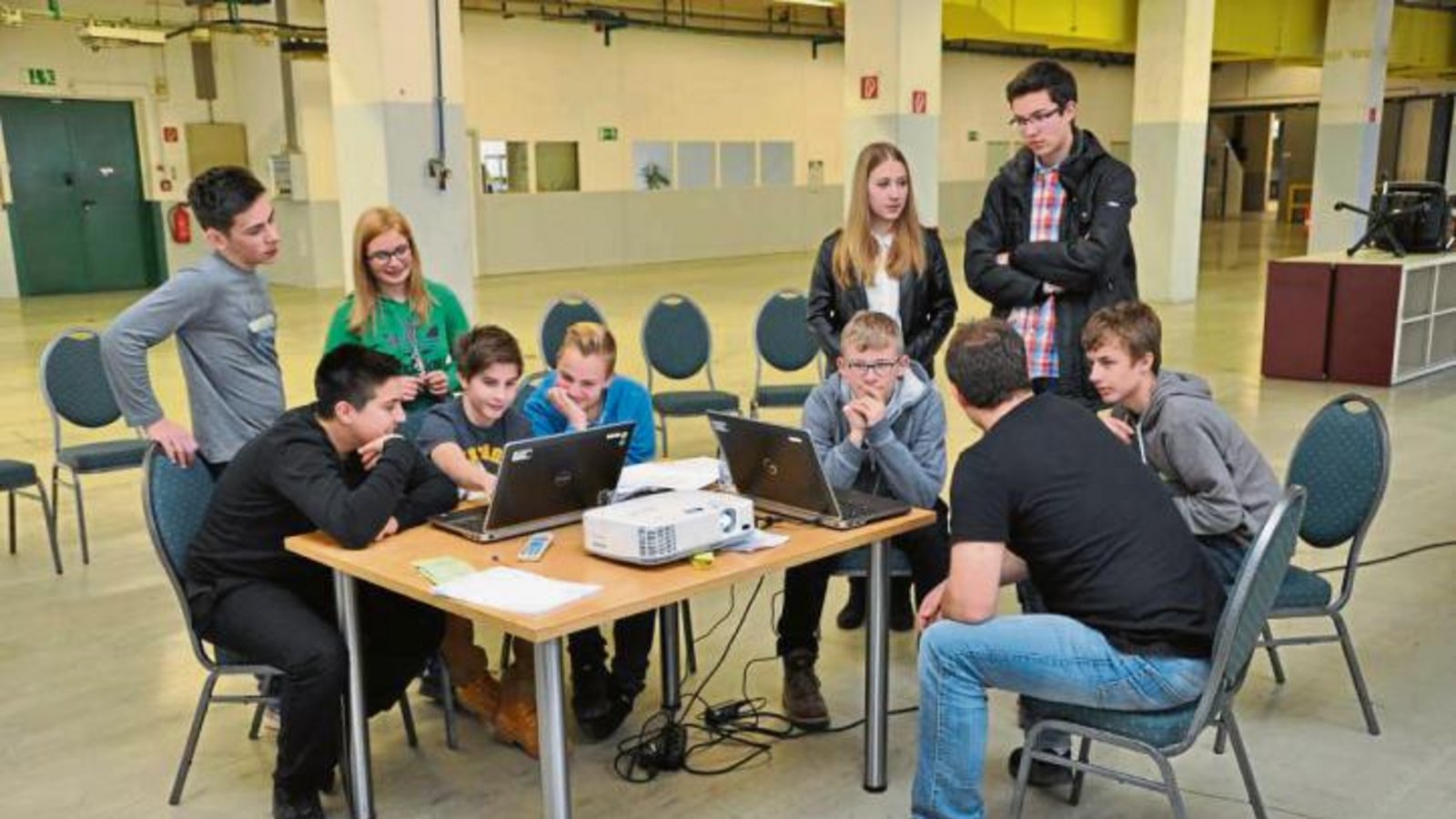 Schüler des Sachsenheimer Lichtenstern-Gymnasiums und der Schöckinger Theodor-Heuglin-Schule wollen gemeinsam mit den Azubis von Trumpf einen 3D-Drucker bauen.  Foto: p