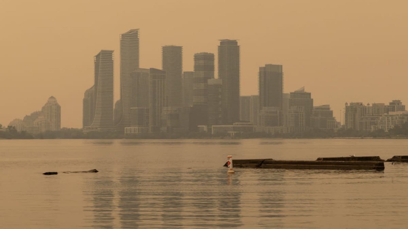 Im Nordwesten von Ontario wüten derzeit mehrere Waldbrände. Winde trugen den Rauch der Feuer am Dienstagabend hunderte Kilometer weit bis in die Provinzhauptstadt Toronto.Imago/Xinhua Im Nordwesten von Ontario wüten derzeit mehrere Waldbrände. Winde trugen den Rauch der Feuer am Dienstagabend hunderte Kilometer weit bis in die Provinzhauptstadt Toronto.Imago/Xinhua
