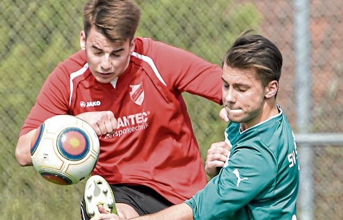 Daniel Stierle (links) ist der kreative, schussgewaltige und torgefährliche Kopf im Mittelfeld beim Fußball-B-Ligisten SV Horrheim.  Foto: Archiv/Leitner