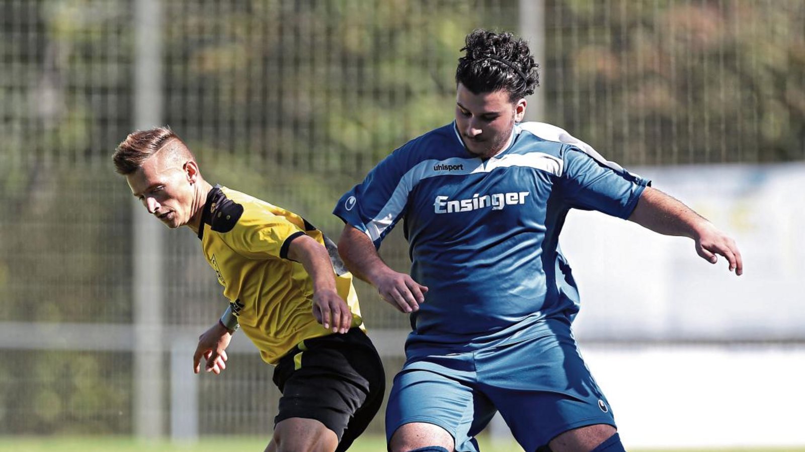 Der TSV Ensingen (links Granit Isafi) hat in der Hinrunde die meisten Treffer in der B 7 erzielt – sieben davon gegen Gündelbach. Foto: Küppers Der TSV Ensingen (links Granit Isafi) hat in der Hinrunde die meisten Treffer in der B 7 erzielt – sieben davon gegen Gündelbach. Foto: Küppers