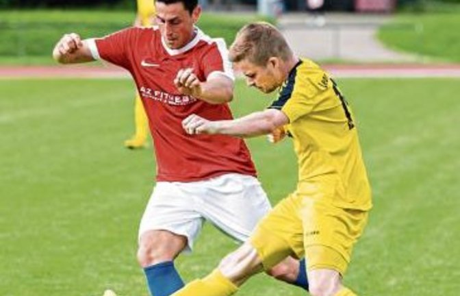 Mathias Falch stoppt Gino Russo von Croatia Bietigheim (links).  Foto: Wolf