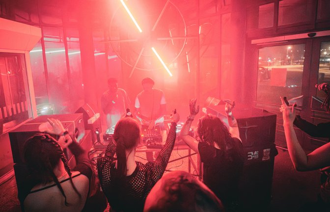 Techno-Party Wartehalle Bahnhof Vaihingen Kollektiv LeClique Foto: p