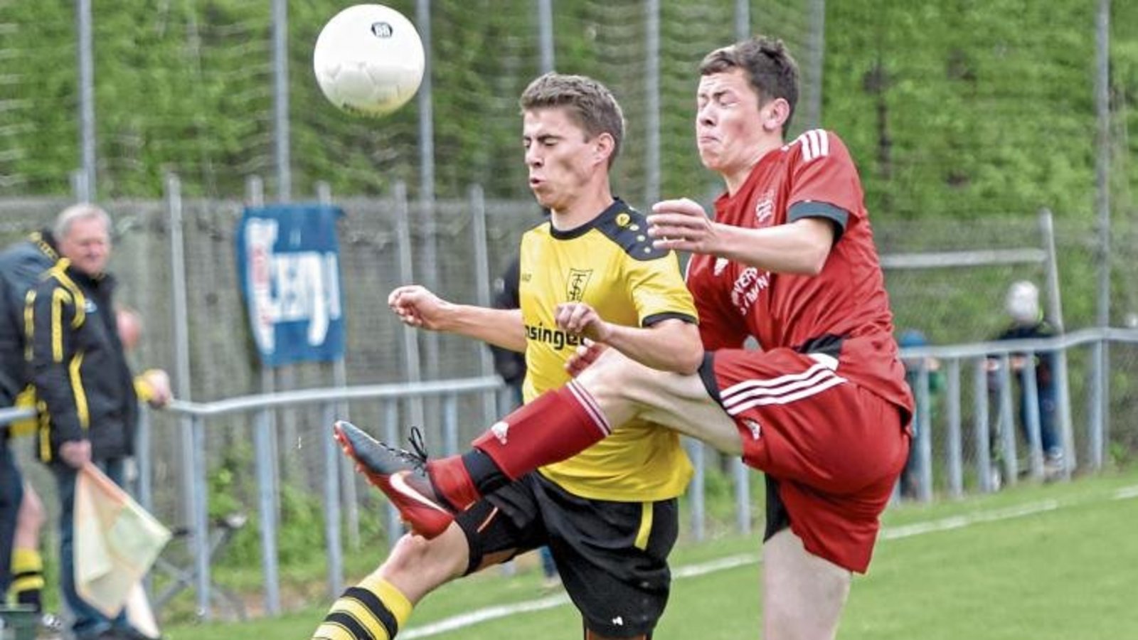 Patrick Beisser (rechts) hat mit dem TSV Großglattbach eine Aufholjagd in der Kreisliga B 7 hingelegt. Seit dem Spiel gegen den Meister setzte es in zwei Monaten nur eine Niederlage. Foto. Leitner Patrick Beisser (rechts) hat mit dem TSV Großglattbach eine Aufholjagd in der Kreisliga B 7 hingelegt. Seit dem Spiel gegen den Meister setzte es in zwei Monaten nur eine Niederlage. Foto. Leitner