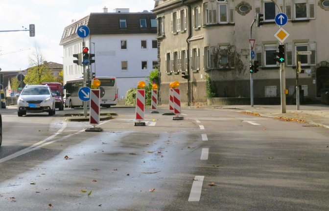 Die Vaihinger Franckstraße ist bei der alten Post geradeaus wieder offen. Das heißt: Eine Umleitung durch die Grabenstraße entfällt. Die Kanalbauarbeiten ziehen sich jetzt allerdings in die Hans-Krieg-Straße.  <span class='image-autor'>Foto: Arning</span>