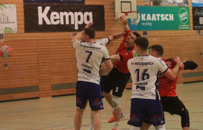 In der vergangenen Saison traf das Team Esslingen um  Marc Adelt (Nummer 3) noch in der Verbandsliga auf den TV Reichenbach. Jetzt tritt das Team in der Landesliga an.<span class='image-autor'>Jörn Kehle</span>
