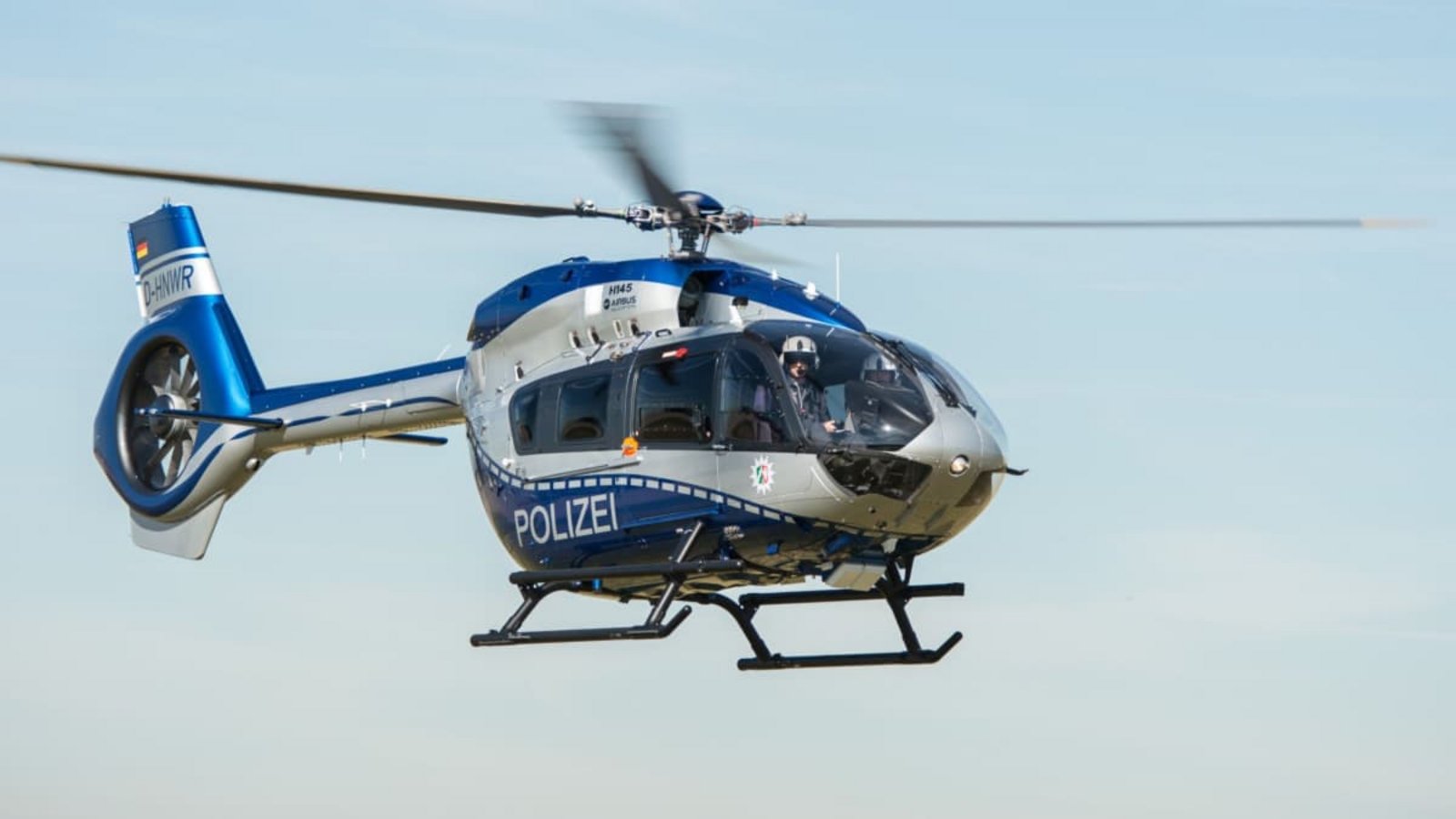 An der Fahndung war auch ein Polizeihubschrauber beteiligt. (Symbolbild)Wolfram Kastl/dpa An der Fahndung war auch ein Polizeihubschrauber beteiligt. (Symbolbild)Wolfram Kastl/dpa