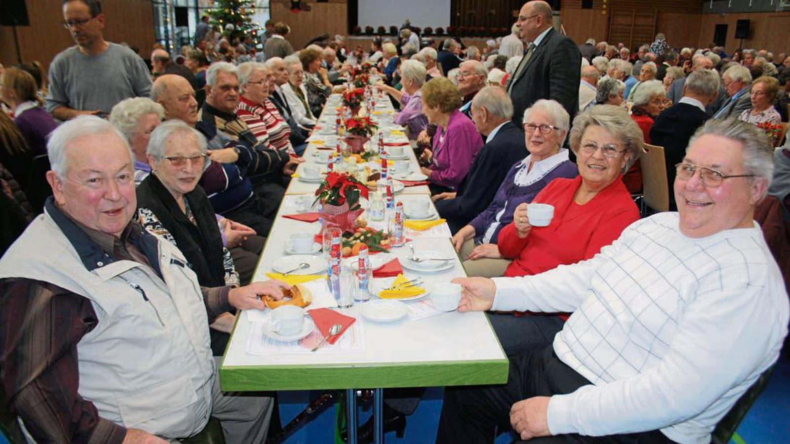 Rund 300 Besucher kamen in diesem Jahr zum Sersheimer Seniorennachmittag – und genossen offensichtlich das Angebot. Fotos: Jähne