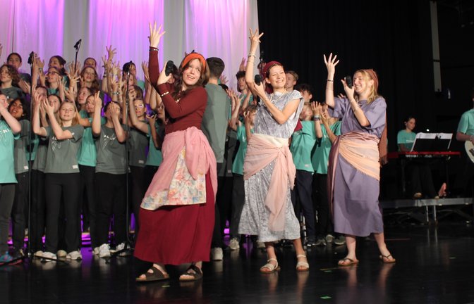 Über 90 Minuten Gesang, Tanzeinlagen und eine Botschaft: das Adonia-Musical.  <span class='image-autor'>Fotos: Pfisterer</span>