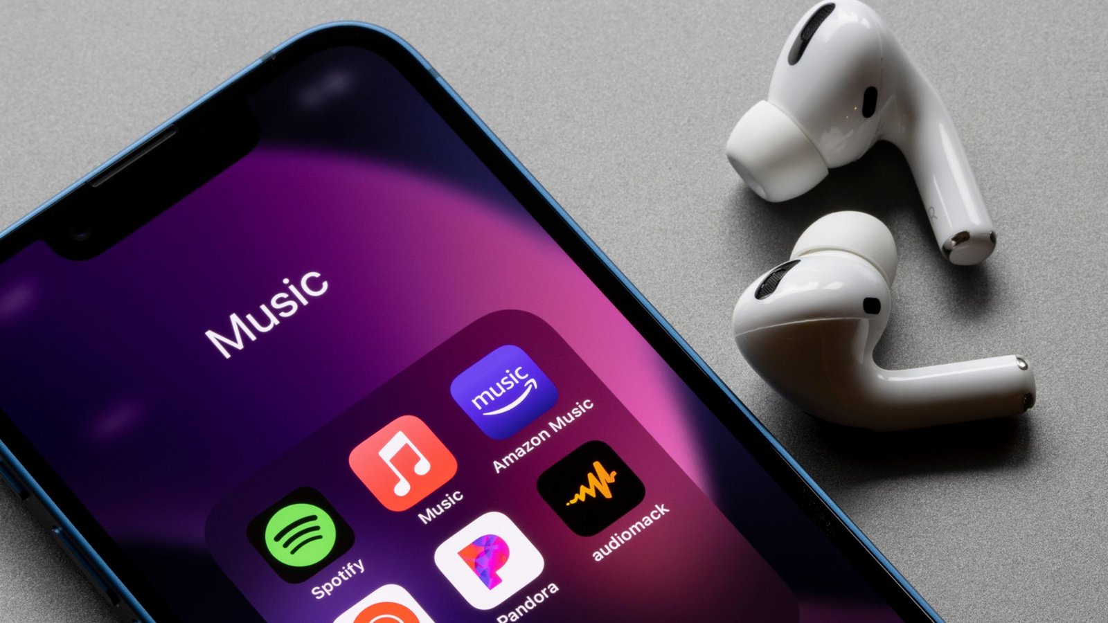 Spotify, Apple Music, Deezer, Amazon Music und Tidal: 5 Anbieter im Überblick.Foto: Tada Images / shutterstock.com Spotify, Apple Music, Deezer, Amazon Music und Tidal: 5 Anbieter im Überblick.Foto: Tada Images / shutterstock.com