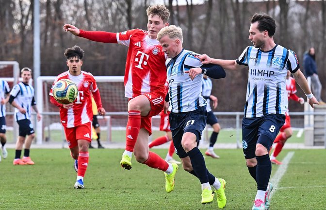 Kopf-an-Kopf-Rennen auf dem Bayern-Campus: am Ende setzen sich die Kickers mit Per Lockl durch.<span class='image-autor'>Foto: IMAGO/Beautiful Sports</span>
