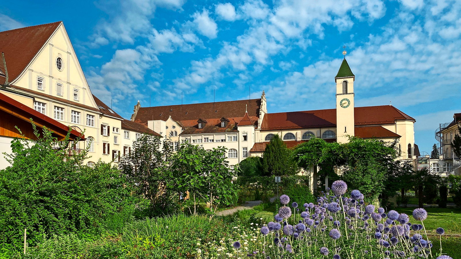 Ein Ort zum Verweilen: der Klostergarten in Gengenbach.Foto: Rubner