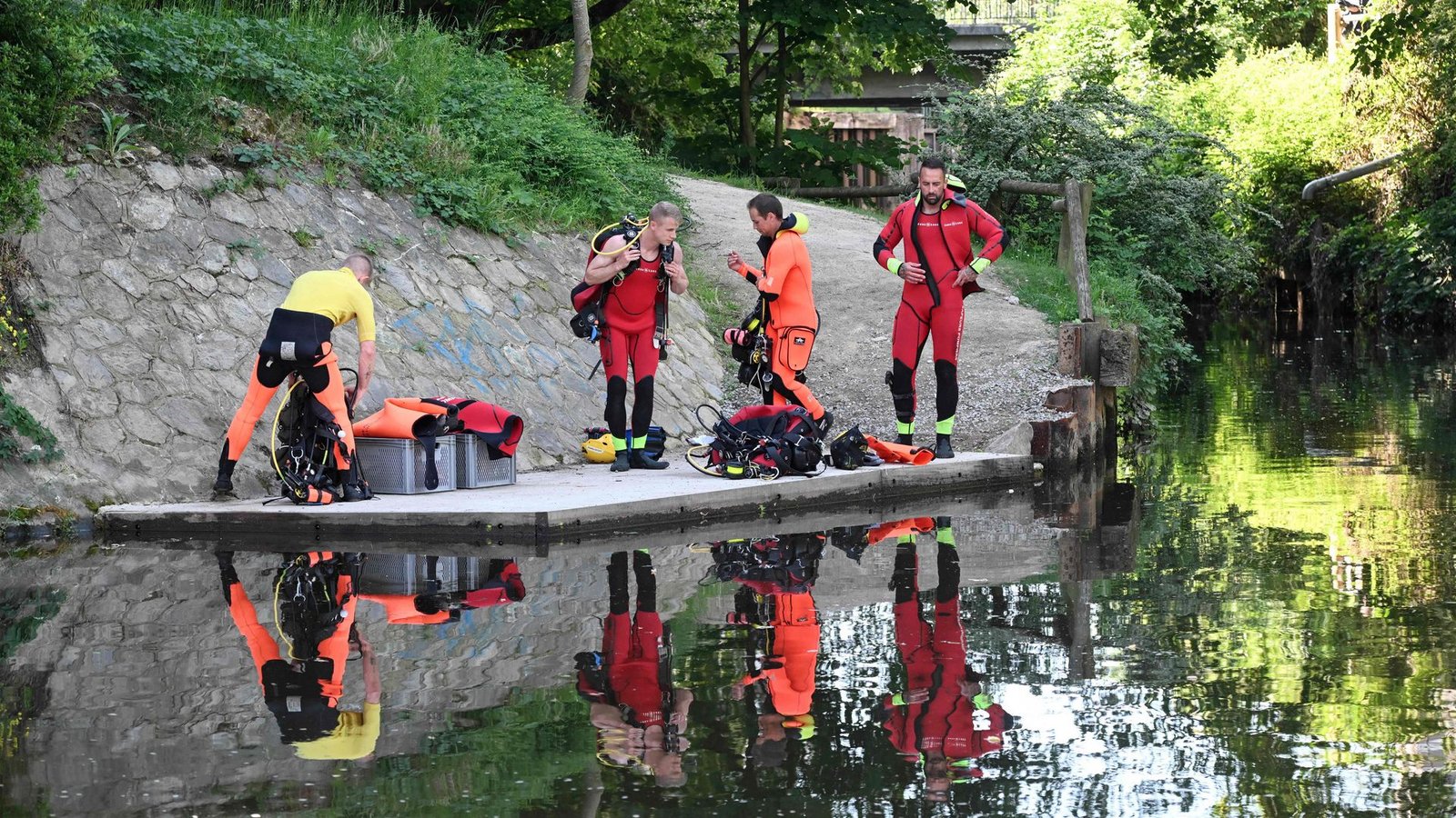 In der französischen Stadt Rennes wurde ein lebloser elf Jahre alter Junge im Uferbereich eines Flusses entdeckt. (Archivbild)Foto: Sebastien Salom-Gomis/AFP/dpa