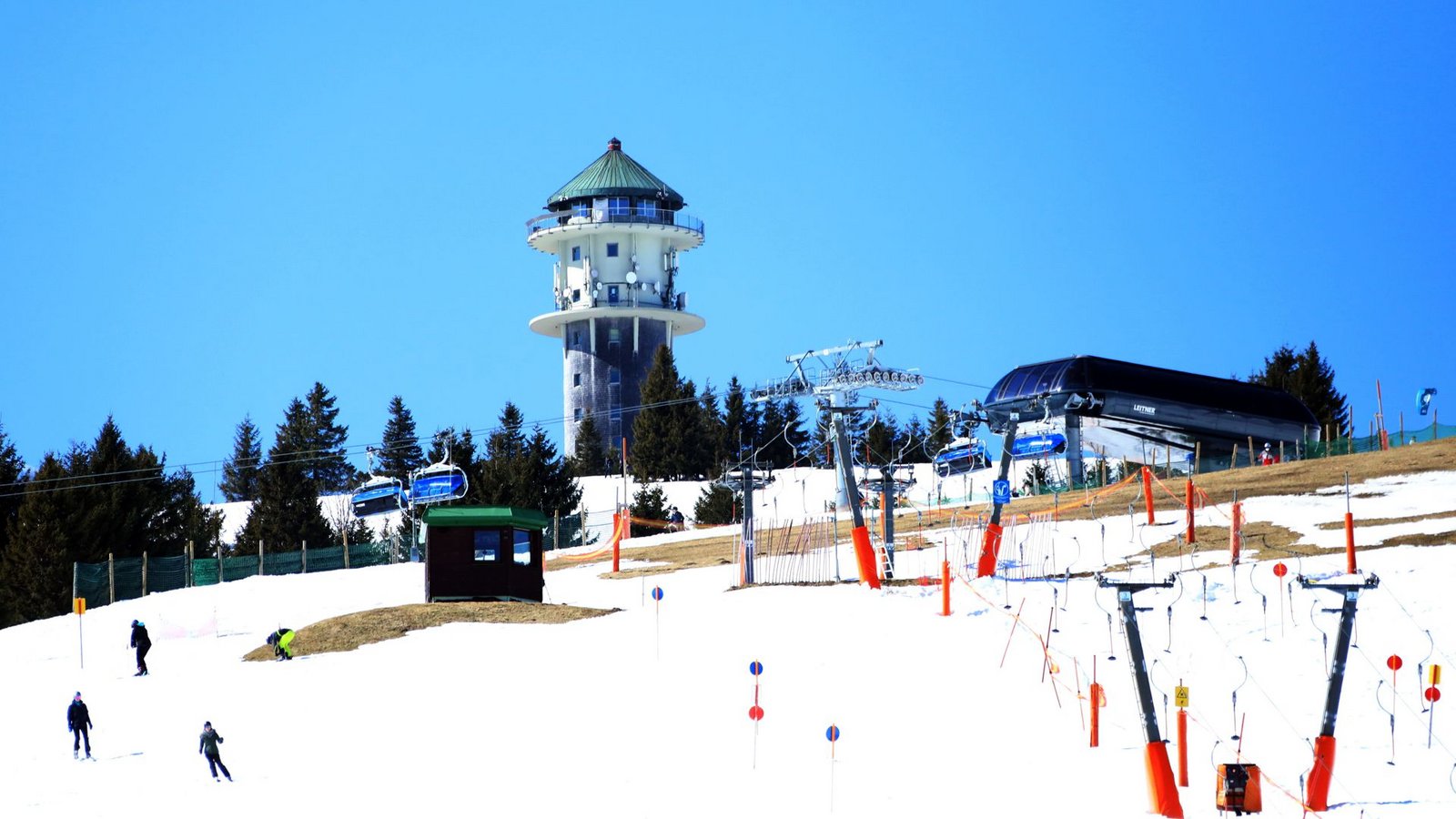 Eine Archivaufnahme des Skibetriebs am Feldberg.Foto: IMAGO/Panthermedia/Fotopress via imago-images.de Eine Archivaufnahme des Skibetriebs am Feldberg.Foto: IMAGO/Panthermedia/Fotopress via imago-images.de