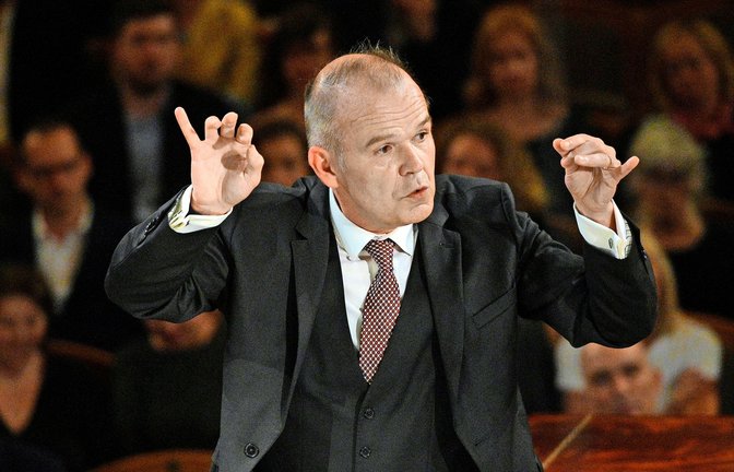 Dirigent François-Xavier Roth, hier bei einem früheren Konzert in Prag<span class='image-autor'>Foto: imago/CTK Photo</span>