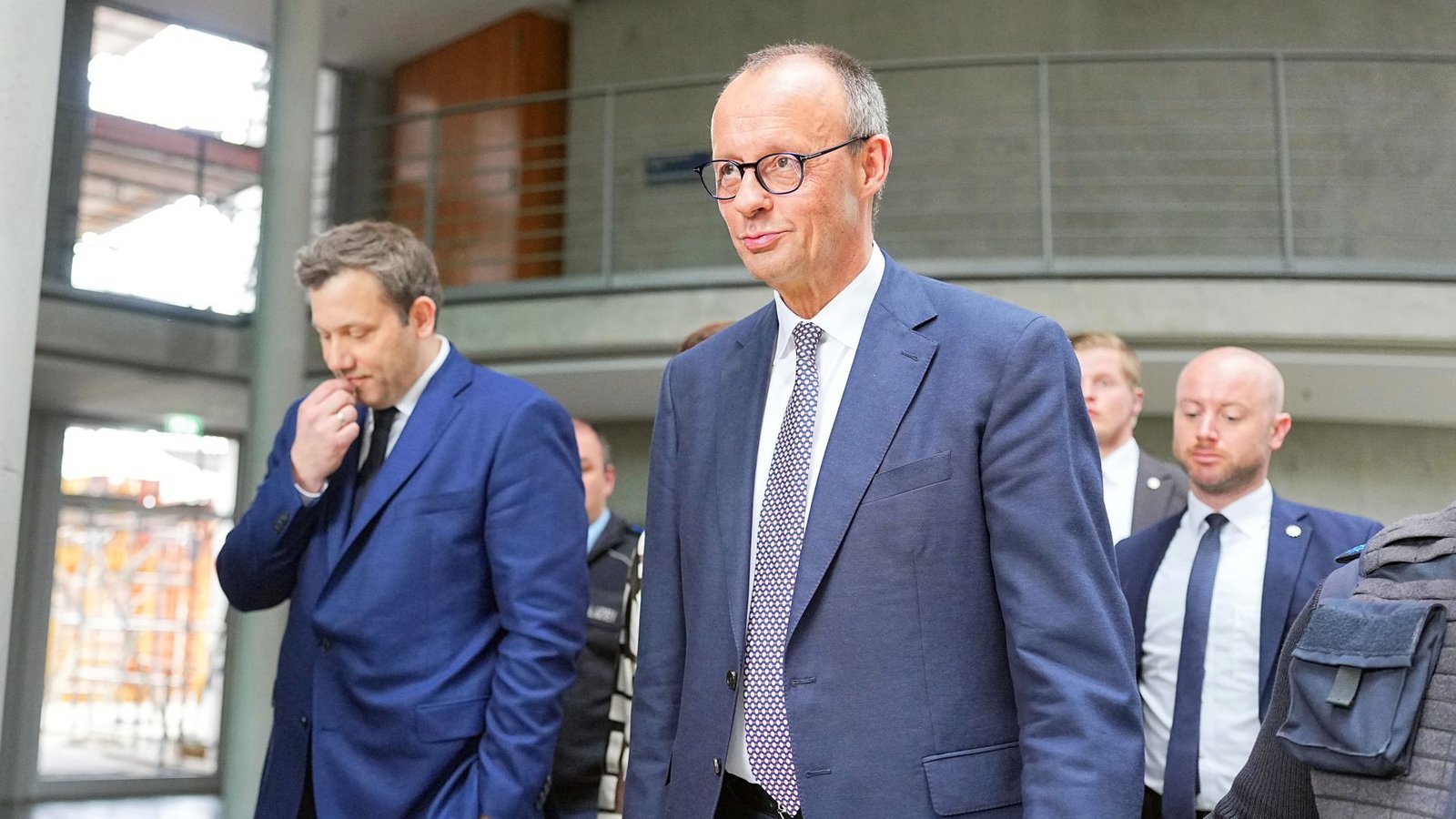Die Männer im Merz-Kabinett sind im Schnitt knapp 58 Jahre alt, die Frauen 48 Jahre.Foto: dpa/Michael Kappeler Die Männer im Merz-Kabinett sind im Schnitt knapp 58 Jahre alt, die Frauen 48 Jahre.Foto: dpa/Michael Kappeler