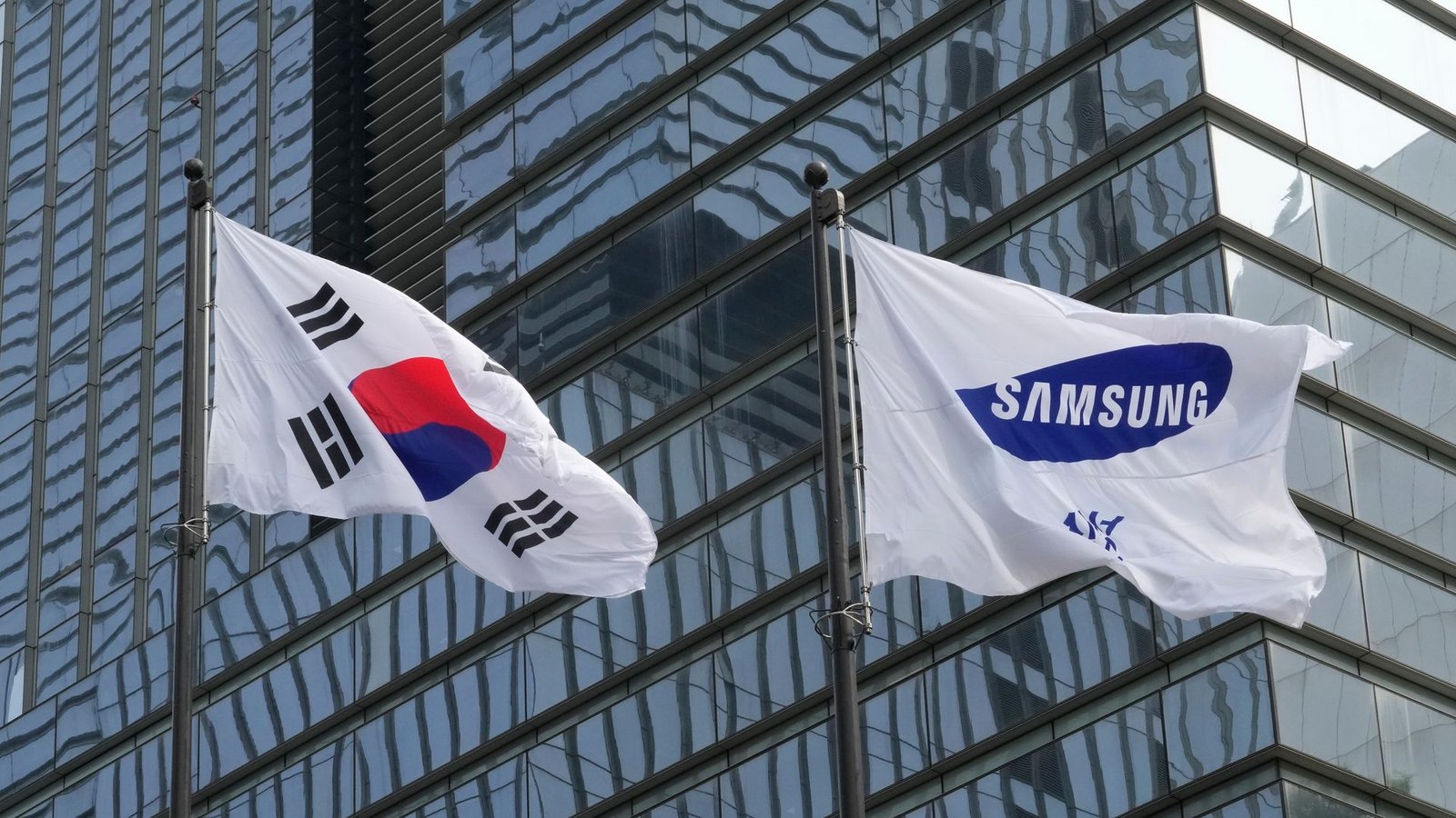 Samsung Electronics meldet einen 10-fachen Anstieg des Betriebsgewinns für das letzte Quartal, da die Ausweitung der Technologien für künstliche Intelligenz einen Aufschwung auf den Märkten für Computer-Speicherchips vorantreibt.Foto: Ahn Young-joon/AP/dpa