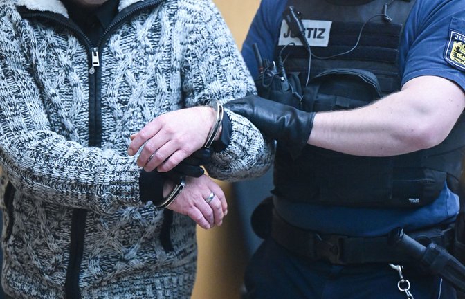 Angeklagter im Stuttgarter Reuß-Prozess: Gefesselt und nackt vor dem Haus.<span class='image-autor'>Foto: Bernd Weißbrod/dpa</span>