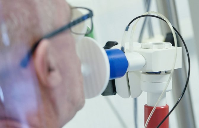 Hauptsymptom von Long Covid ist  das Fatigue-Syndrom –  ein chronischer Erschöpfungszustand. Häufig berichten Betroffene auch über Kurzatmigkeit, Depressionen, Kopfschmerzen sowie Beeinträchtigungen von Geruchs- und Geschmackssinn.<span class='image-autor'>Foto: dpa/Uwe Anspach</span>