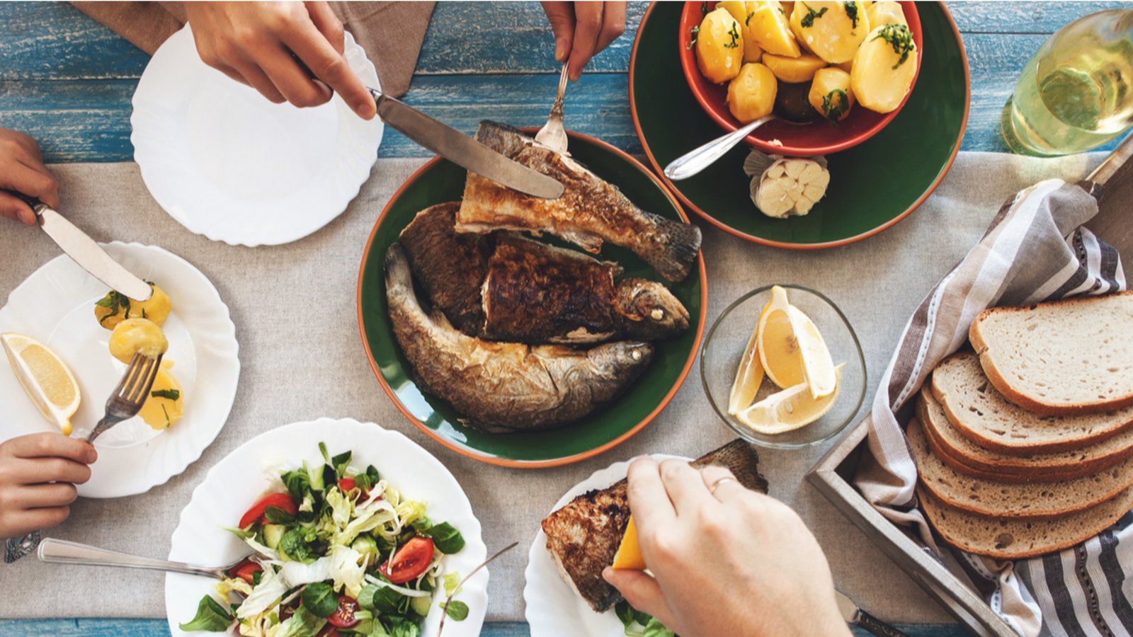 Bei vielen kommt an Karfreitag Fisch statt Fleisch auf den Tisch.Foto: Soloviova Liudmyla/Shutterstock Bei vielen kommt an Karfreitag Fisch statt Fleisch auf den Tisch.Foto: Soloviova Liudmyla/Shutterstock