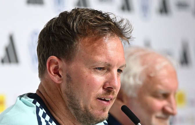 Der Bundestrainer Julian Nagelsmann (links) startet mit DFB-Sportdirektor Rudi Völler die heiße WM-Vorbereitung.<span class='image-autor'>Foto: Federico Gambarini/dpa</span>