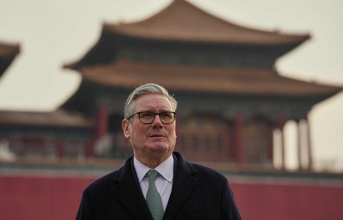 Großbritanniens Premier Keir Starmer vor der Verbotenen Stadt in Peking.<span class='image-autor'>Foto: AFP</span>