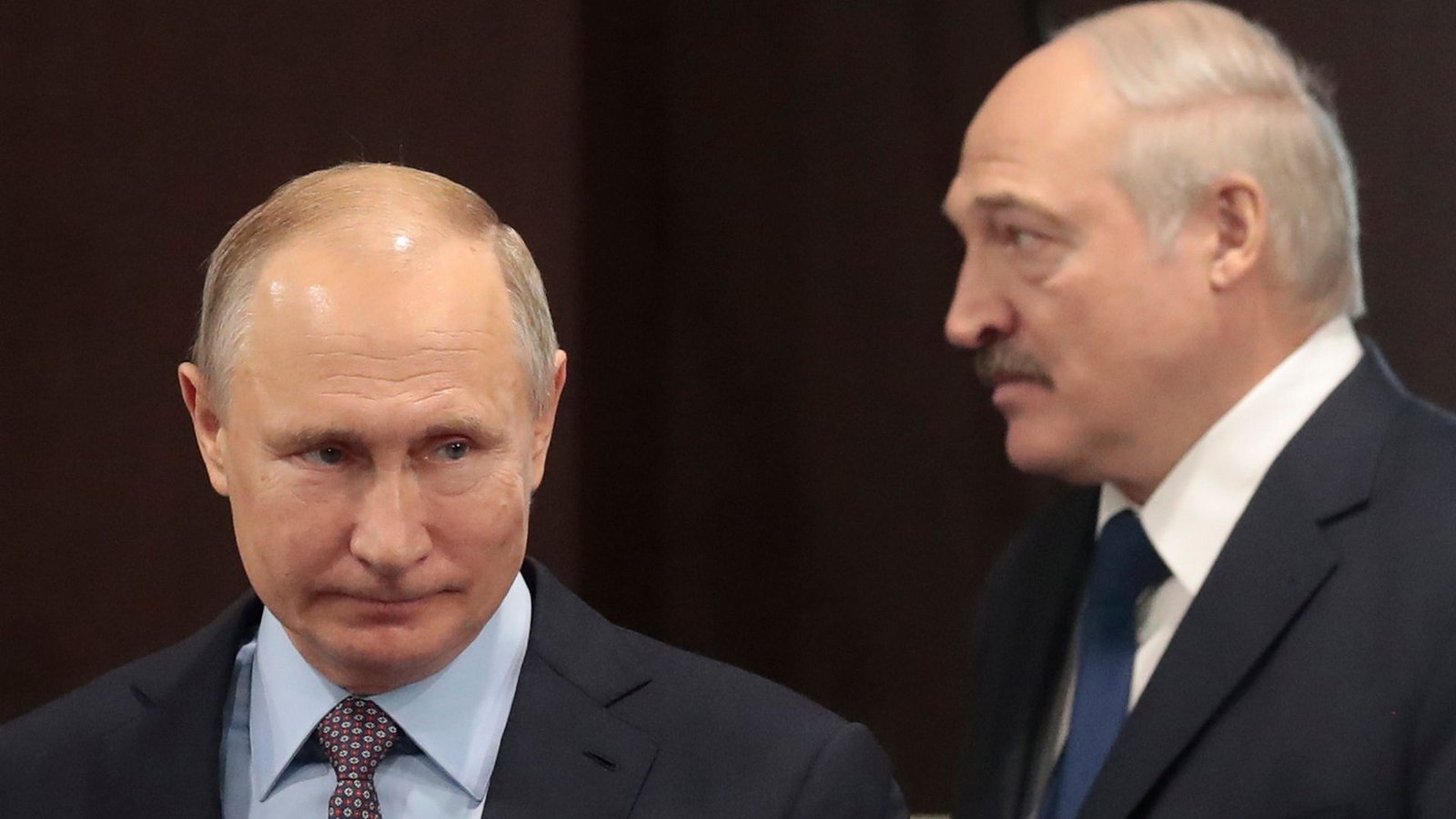 Kremlchef Wladimir Putin (r) und der belarussische Machthaber Alexander Lukashenko.Foto: Sergei Chirikov/POOL EPA/AP/dpa