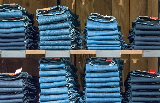 Jeans – die passende zu finden, ist nicht einfach. Und hat man sich an eine Form gewöhnt, will man von ihr so leicht nicht lassen.<span class='image-autor'>Foto: IMAGO/Zoonar</span>