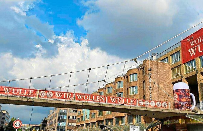 Das Banner am Wulle-Steg beim Hotel Le Meridien war nach vier Tagen plötzlich verschwunden.<span class='image-autor'>Foto: privat</span>
