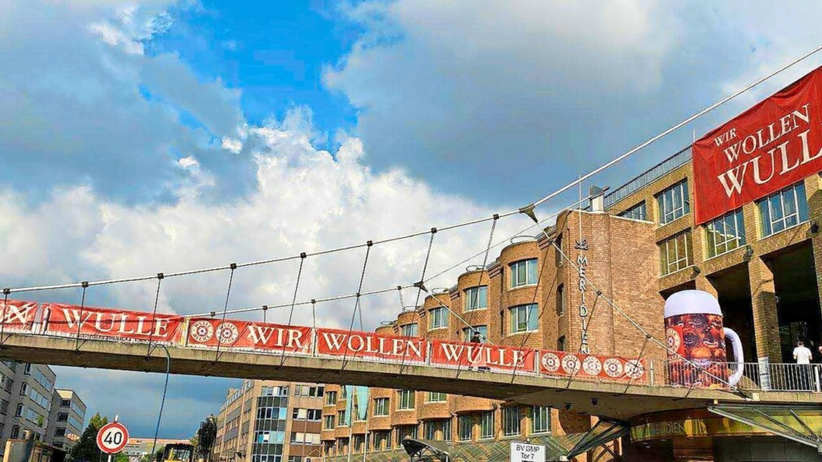 Das Banner am Wulle-Steg beim Hotel Le Meridien war nach vier Tagen plötzlich verschwunden.Foto: privat Das Banner am Wulle-Steg beim Hotel Le Meridien war nach vier Tagen plötzlich verschwunden.Foto: privat