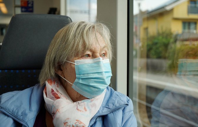 Ältere Menschen können sich vor Coronainfektion und schwerer Erkrankung schützen.<span class='image-autor'>Foto: imago / /Manuel Geisser</span>