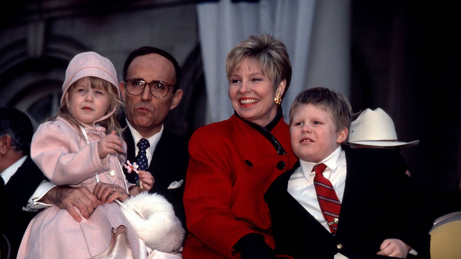 Rudy Giuliani mit seiner (inzwischen geschiedenen) Frau Donna und den Kindern Caroline und Andrew.Foto: imago images / Levine-Roberts Rudy Giuliani mit seiner (inzwischen geschiedenen) Frau Donna und den Kindern Caroline und Andrew.Foto: imago images / Levine-Roberts
