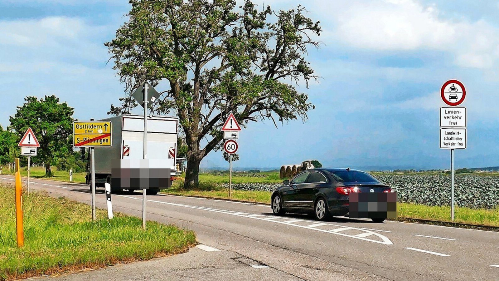 Trotz Sperrung nutzen viele Autofahrer die Scharnhauser Straße weiterhin für den Durchgangsverkehr.Foto: Torsten Schöll Trotz Sperrung nutzen viele Autofahrer die Scharnhauser Straße weiterhin für den Durchgangsverkehr.Foto: Torsten Schöll