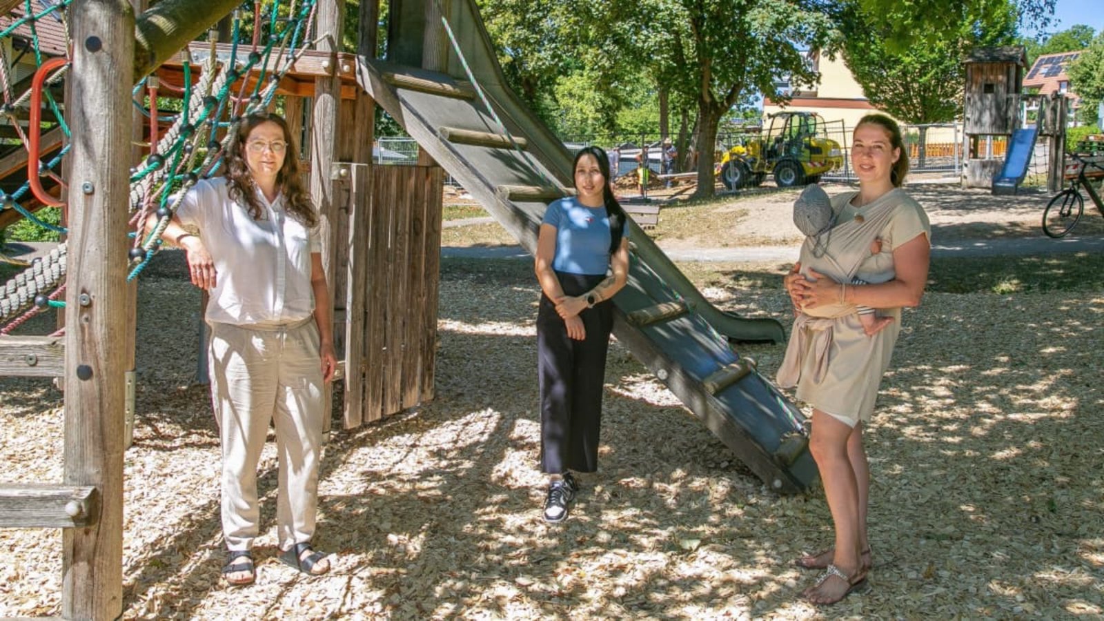 Julia Thiel, Mattea Reinelt und Nicole Liegat (von links) haben Kinder in der Wernauer Kita Schlossgarten. Gemeinsam mit einer weiteren Mutter, Sandra Motzer, haben sie einen offenen Brief verfasst gegen eine Erhöhung der Elternbeiträge für die Kinderbetreuung.Roberto Bulgrin