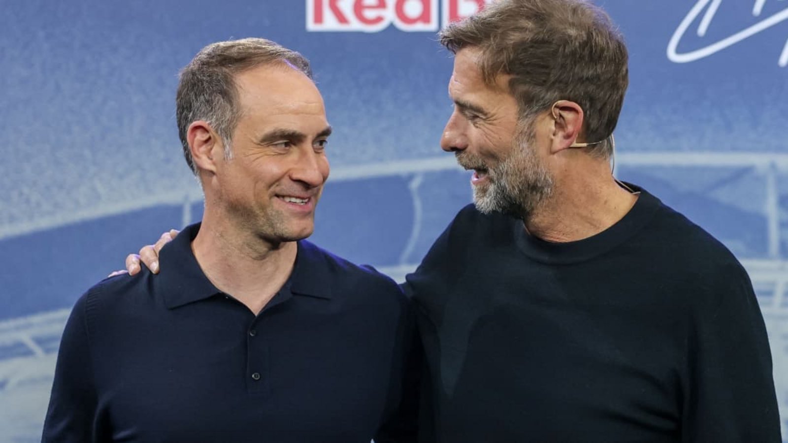 Jürgen Klopp (r.) gibt für den Bundestrainer-Job seine Arbeit bei Red Bull auf. (Archivbild)Jan Woitas/dpa Jürgen Klopp (r.) gibt für den Bundestrainer-Job seine Arbeit bei Red Bull auf. (Archivbild)Jan Woitas/dpa
