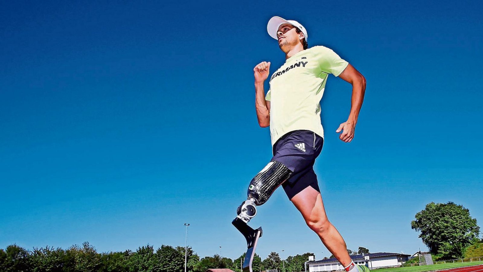 Durchtrainiert und topfit: Zum zweiten Mal nimmt der Ilsfelder Stefan Lösler bei den Paralympischen Spielen teil – 2014 mit dem Snowboard, dieses Jahr im Triathlon. Foto: Baumann Durchtrainiert und topfit: Zum zweiten Mal nimmt der Ilsfelder Stefan Lösler bei den Paralympischen Spielen teil – 2014 mit dem Snowboard, dieses Jahr im Triathlon. Foto: Baumann