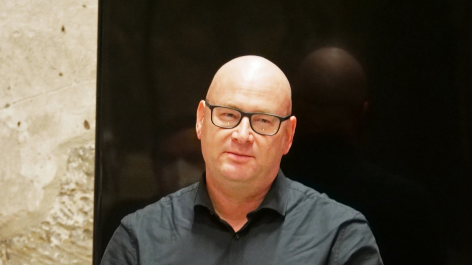 André Uzulis hat sich in seiner jüngsten Biografie mit Hermann Hesse auseinandergesetzt. Am Sonntagnachmittag gastierte er in Maulbronn zu einer Lesung. Foto: Friedrich