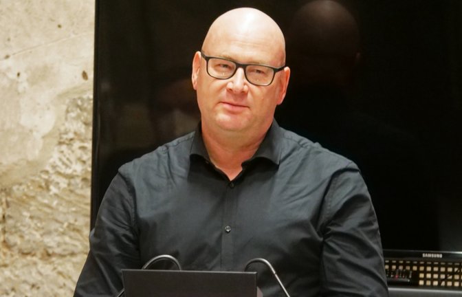 André Uzulis hat sich in seiner jüngsten Biografie mit Hermann Hesse auseinandergesetzt. Am Sonntagnachmittag gastierte er in Maulbronn zu einer Lesung. <span class='image-autor'>Foto: Friedrich</span>