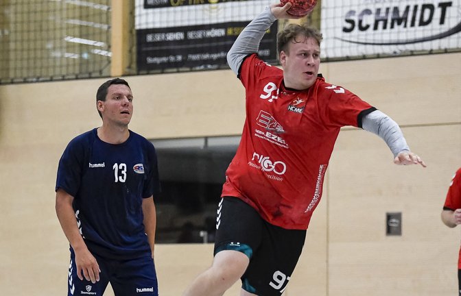 Kaum zu bremsen ist Moritz Sommerfeld (rechts) vom HC Metter-Enz, der im Heimspiel gegen die SG BBM Bietigheim IV vier Mal ins Schwarze trifft. <span class='image-autor'>Foto: Leitner</span>