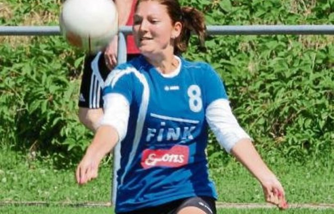 Stefanie Späth und die TVV-Faustballerinnen wollen sich beim Frühlingsturnier den letzten Schliff für die Runde holen. Foto: Nachreiner
