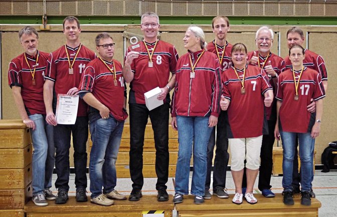 DM-Teilnehmer des TSV Enzweihingen (von links): Eberhard Enz, Christoph Leikam, Steffen Rühling, Martin Krauß, Maria Bontrup, Martin Podtschaske, Inge Zimmermann, Jürgen Zimmermann, Andreas Knoll und Catrin Knoll. Foto: privat