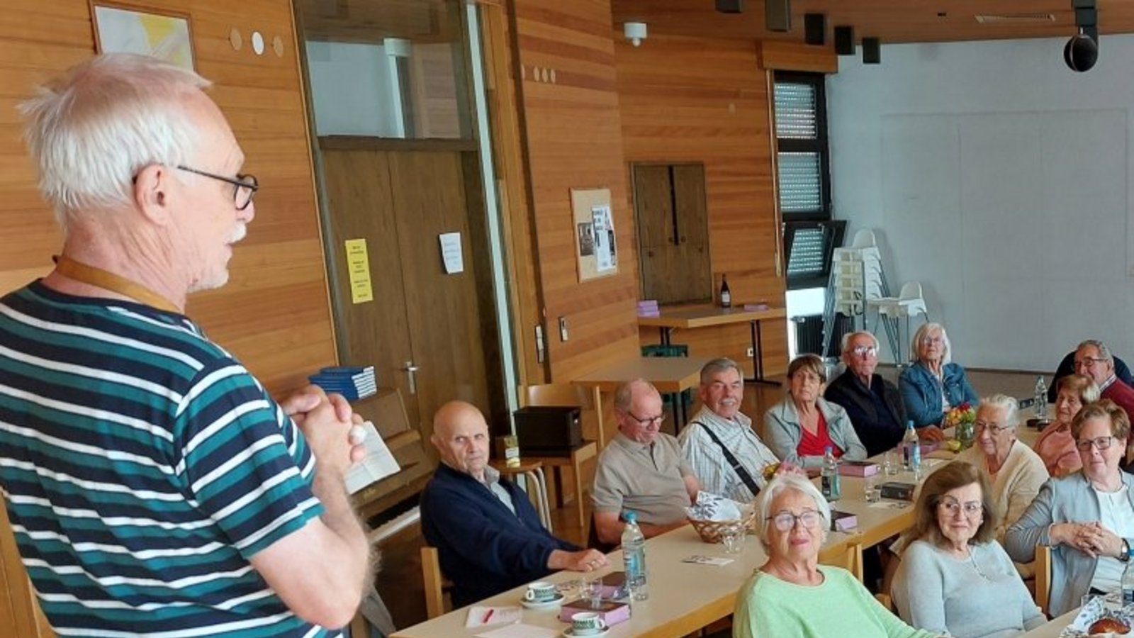 Eberhard Steinhilber bei seinem Vortrag im Gemeindehaus in Horrheim. Foto: Leins Eberhard Steinhilber bei seinem Vortrag im Gemeindehaus in Horrheim. Foto: Leins