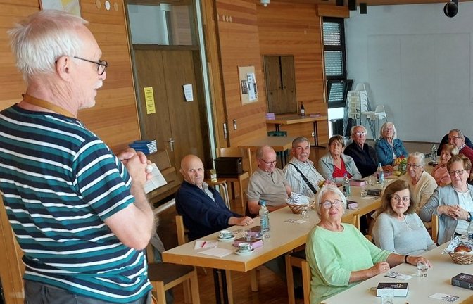 Eberhard Steinhilber bei seinem Vortrag im Gemeindehaus in Horrheim.  <span class='image-autor'>Foto: Leins</span>