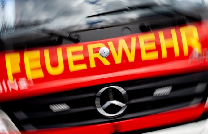 Die Feuerwehr hat in Weilheim den Brand an einer landwirtschaftlichen Maschine gelöscht. (Symbolfoto)<span class='image-autor'>Hauke-Christian Dittrich/dpa</span>