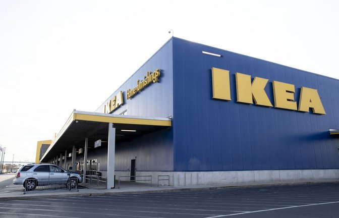 Der Möbelriese IKEA bietet nun die Bezahlfunktion „Shop & Go“ an (Archivbild).<span class='image-autor'>Foto: dpa/Matt Rourke</span>