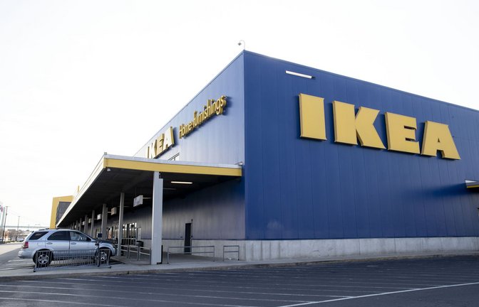 Der Möbelriese IKEA bietet nun die Bezahlfunktion „Shop & Go“ an (Archivbild).<span class='image-autor'>Foto: dpa/Matt Rourke</span>