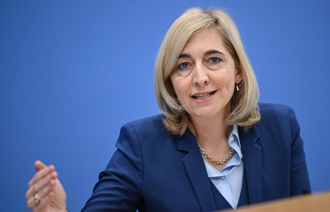 Die Gesundheitsministerin tritt Kritik an ihren Plänen für die Pflegeversicherung entgegen. (Archivbild)<span class='image-autor'>Foto: Britta Pedersen/dpa</span>