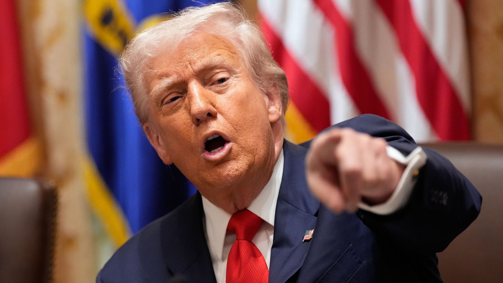 Trump habe der BBC bis Freitag Zeit gegeben, sich zu entschuldigen und die Dokumentation zurückzuziehen (Archivbild).Foto: Alex Brandon/AP/dpa Trump habe der BBC bis Freitag Zeit gegeben, sich zu entschuldigen und die Dokumentation zurückzuziehen (Archivbild).Foto: Alex Brandon/AP/dpa