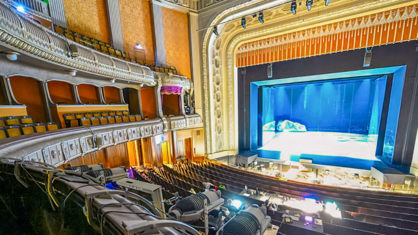 Die Technik im Stuttgarter Opernhaus ist in die Jahre gekommen und stark sanierungsbedürftig. Geplante Erweiterungen um eine Kreuzbühne und das vergrößerte Kulissenhaus stehen zur Disposition.Foto: dpa/Bernd Weißbrod Die Technik im Stuttgarter Opernhaus ist in die Jahre gekommen und stark sanierungsbedürftig. Geplante Erweiterungen um eine Kreuzbühne und das vergrößerte Kulissenhaus stehen zur Disposition.Foto: dpa/Bernd Weißbrod