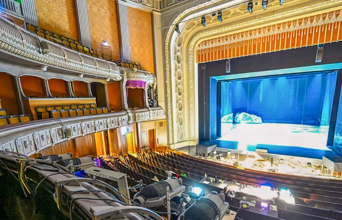 Die Technik im Stuttgarter Opernhaus ist in die Jahre gekommen und stark sanierungsbedürftig. Geplante Erweiterungen um eine Kreuzbühne und das vergrößerte Kulissenhaus stehen zur Disposition.<span class='image-autor'>Foto: dpa/Bernd Weißbrod</span>