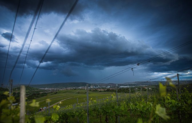 Dunkle Wolken am 1. Juni über Stuttgart.<span class='image-autor'>Foto: IMAGO/vmd-images</span>